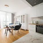 Kolska Spacious By Bookinghost Lejlighed *