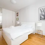 Kolska Spacious By Bookinghost Lejlighed