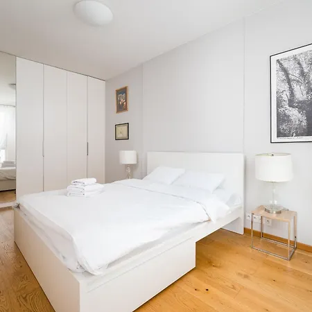 Kolska Spacious By Bookinghost דירה