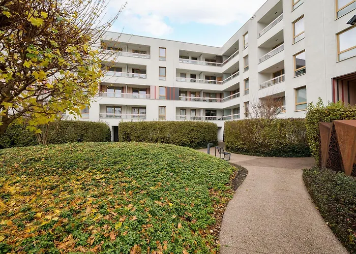 Apartment Kolska Spacious By Bookinghost